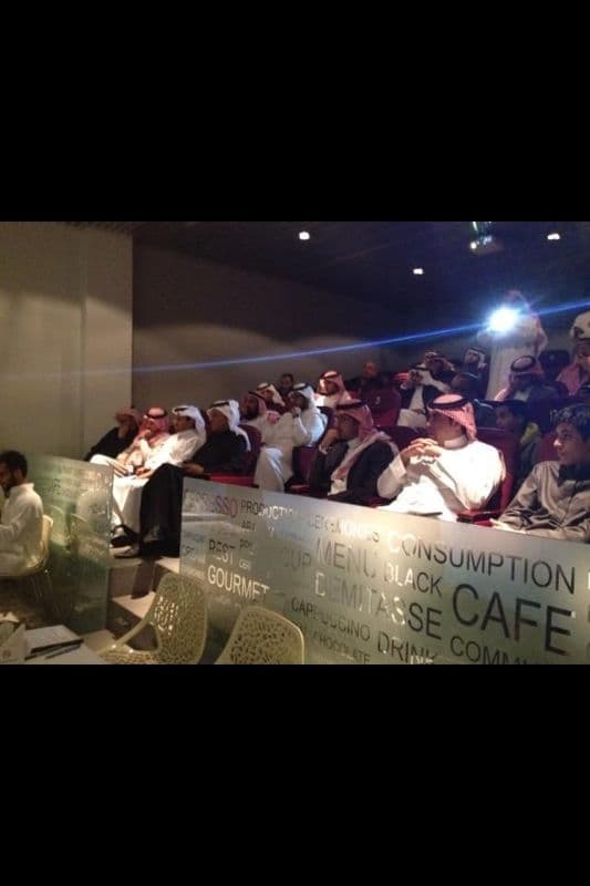 ملتقى الخميس  يستضيف  الفنان السعودي عبدالناصر غارم