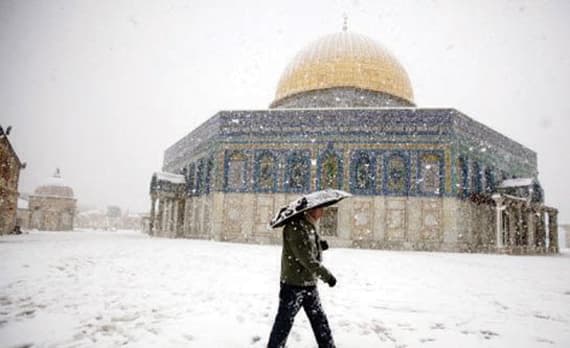 القدس لونها أبيض  .. وزحام في شوارع تبوك