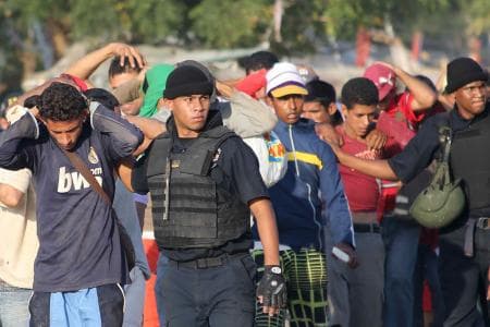 قصة مصورة : 58 قتيلاً الحصيلة الرسمية لضحايا التمرد في سجن اوريبانا في فنزويلا