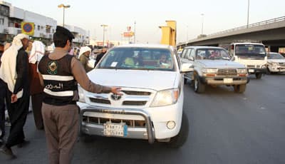في حراج بن قاسم.. كل شيء يباع بعشوائية