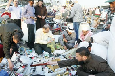 في حراج بن قاسم.. كل شيء يباع بعشوائية