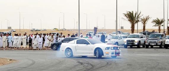 «المرور» لـ "الاقتصادية" : مقاطع «يوتيوب» و«تويتر» دليل لإدانة المفحطين