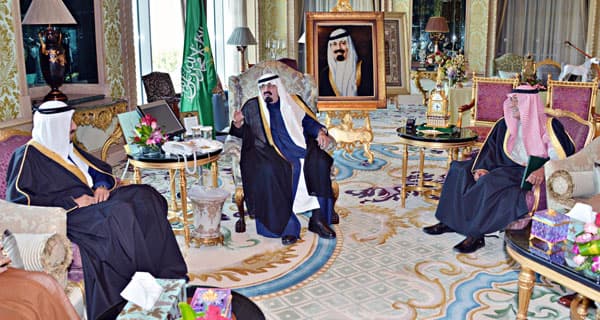 النائب الثاني وأمير المدينة المنورة و أمير الشرقية يؤدون القسم أمام خادم الحرمين