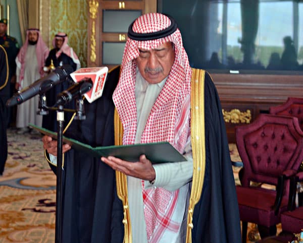 النائب الثاني وأمير المدينة المنورة و أمير الشرقية يؤدون القسم أمام خادم الحرمين