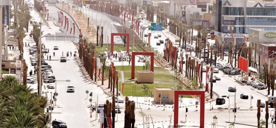 ضبط مخالفات الوقوف الخاطئ على طريق الملك عبدالله
