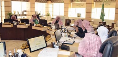 المسؤول الأول في المحكمة هو القاضي «الفرد» أو رئيسها