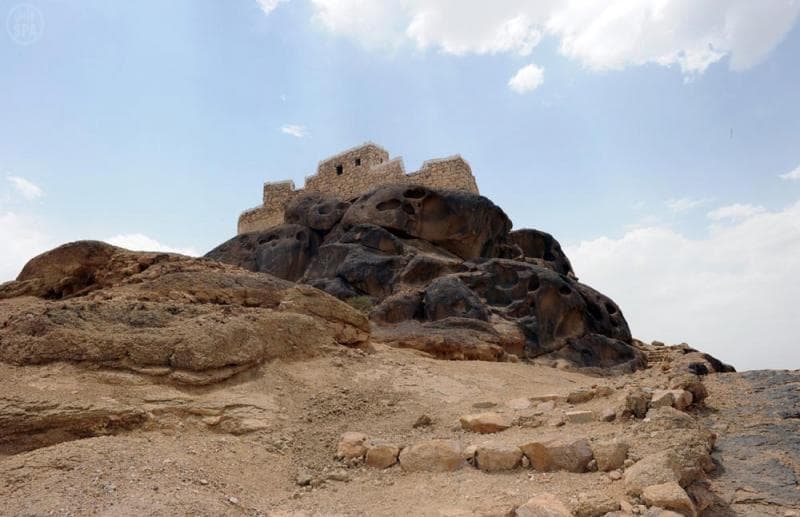 جبل رعوم .. جمال المكان ورمزية الزمان