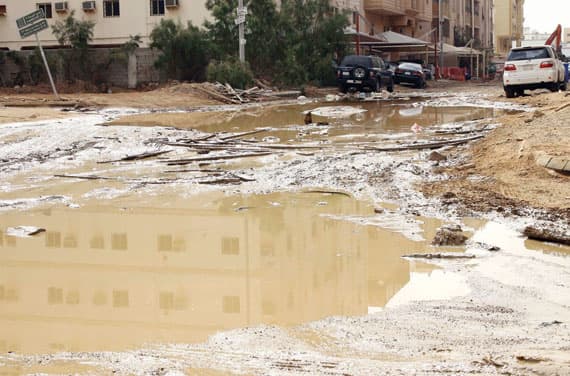 جدة: بالصور.. «حي المروة» يغرق ويلفظ أنفاسه الأخيرة
