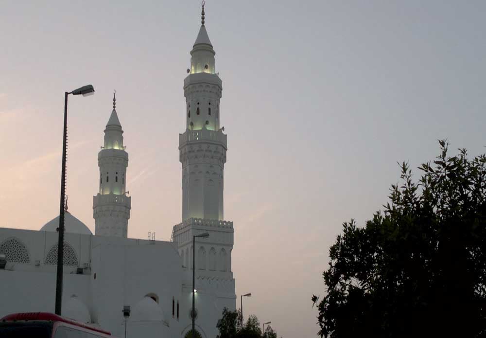 مسجد «القبلتين» في المدينة المنورة.. مَعلَم بارز ومكانة تاريخية