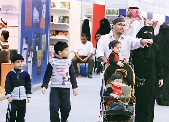 معرض الكتاب.. إيقاف شابين حاولا تعكير ندوة «التواصل الاجتماعي»