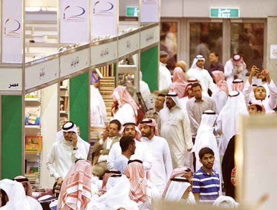 معرض الكتاب.. إيقاف شابين حاولا تعكير ندوة «التواصل الاجتماعي»