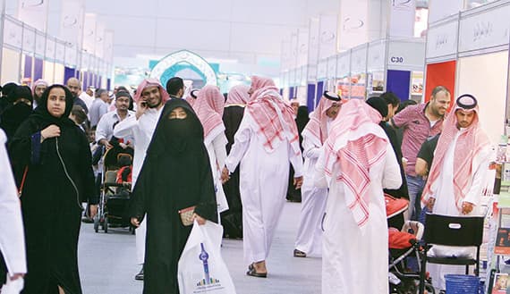 معرض الكتاب.. إيقاف شابين حاولا تعكير ندوة «التواصل الاجتماعي»