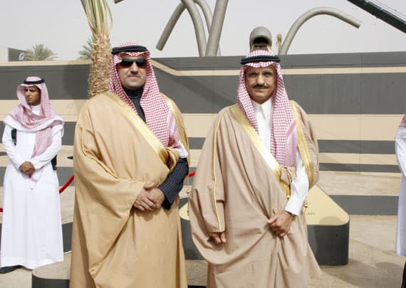 قصة مصورة : افتتاح مشروع امتداد طريقي أبي بكر والعروبة عبر القاعدة الجوية