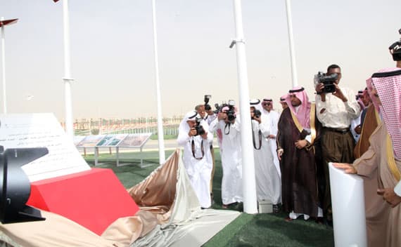 قصة مصورة : افتتاح مشروع امتداد طريقي أبي بكر والعروبة عبر القاعدة الجوية