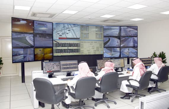 قصة مصورة : افتتاح مشروع امتداد طريقي أبي بكر والعروبة عبر القاعدة الجوية