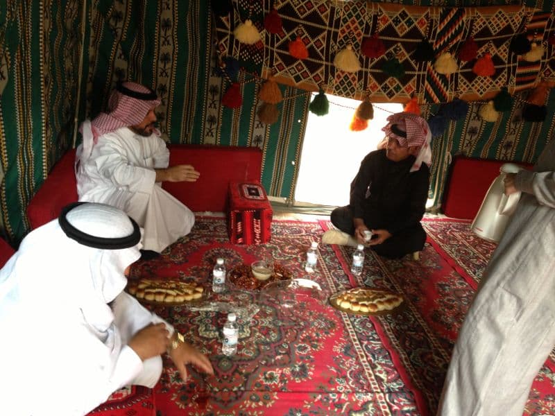 قصة مصورة : مدرسة إبراهيم بن محمد تحث على "بر الوالدين"