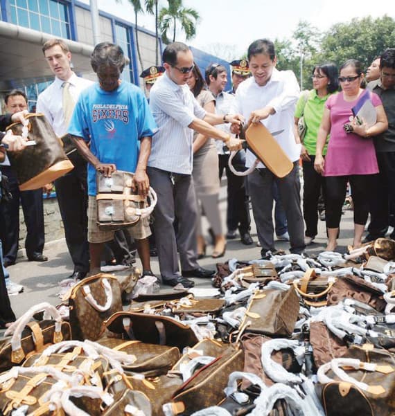 تشريع سويسري يعتبر السلع المُقلَّدة «جريمة مُنظَّمة»