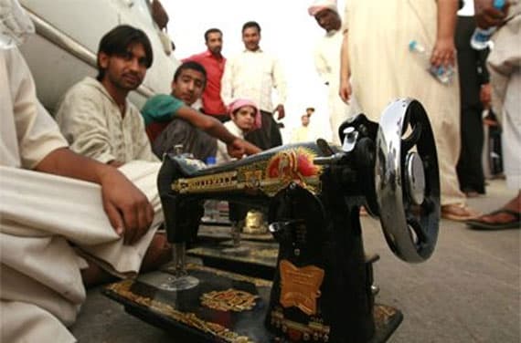 السعوديين يتذكرون مكائن سنجر في يوم كذبة ابريل