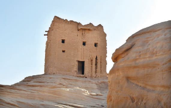 «الفقير».. قلعة تراثية بناها مهندس ألماني في 1325هـ