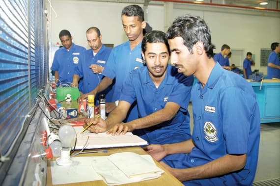 «الكويت» تلحق بقطر وترفع المميزات لتوظيف سعوديين