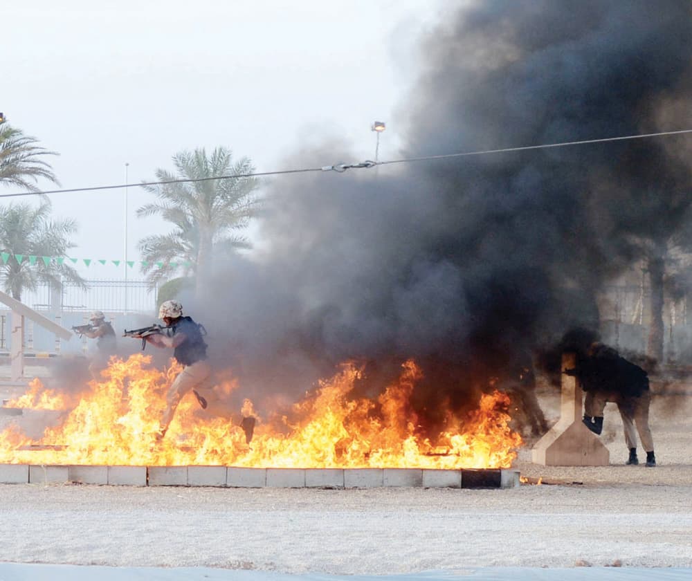 قصة مصورة.. استعراض تشكيلات الصاعقة ومكافحة الإرهاب
