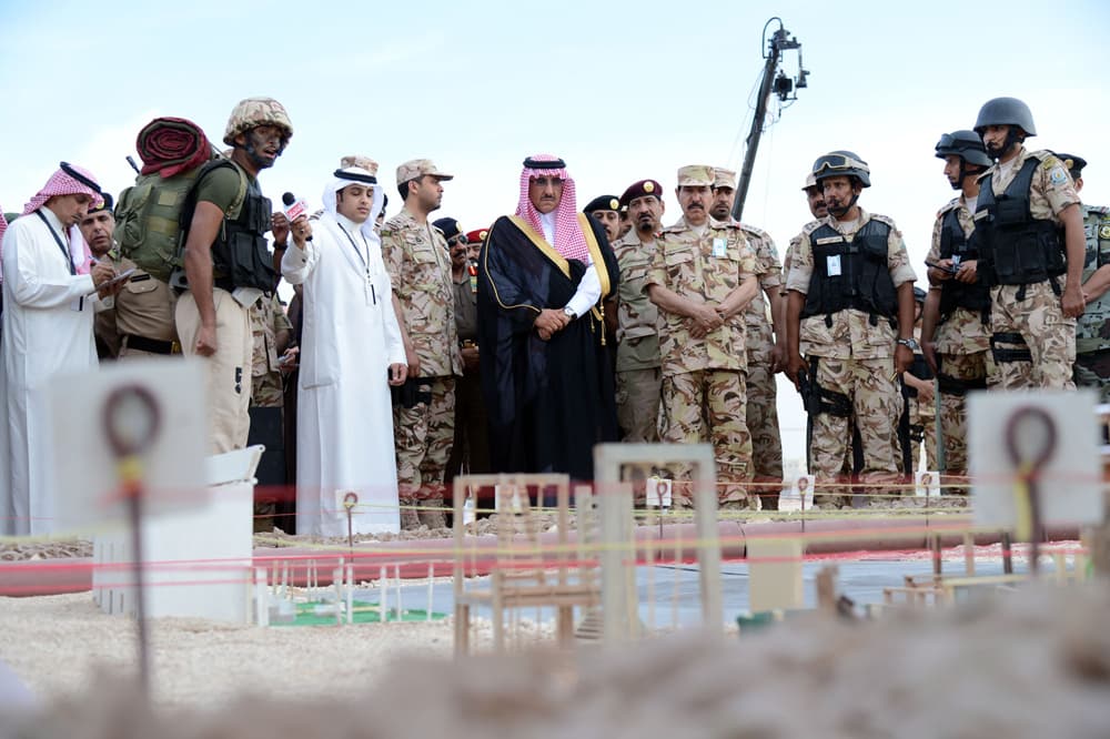 قصة مصورة.. استعراض تشكيلات الصاعقة ومكافحة الإرهاب