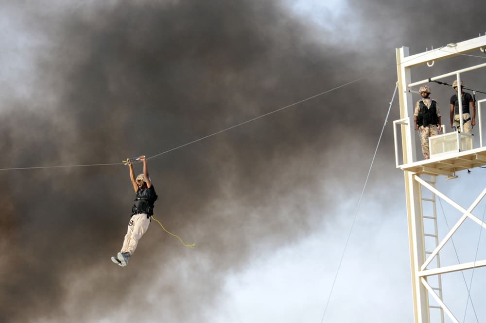 قصة مصورة.. استعراض تشكيلات الصاعقة ومكافحة الإرهاب
