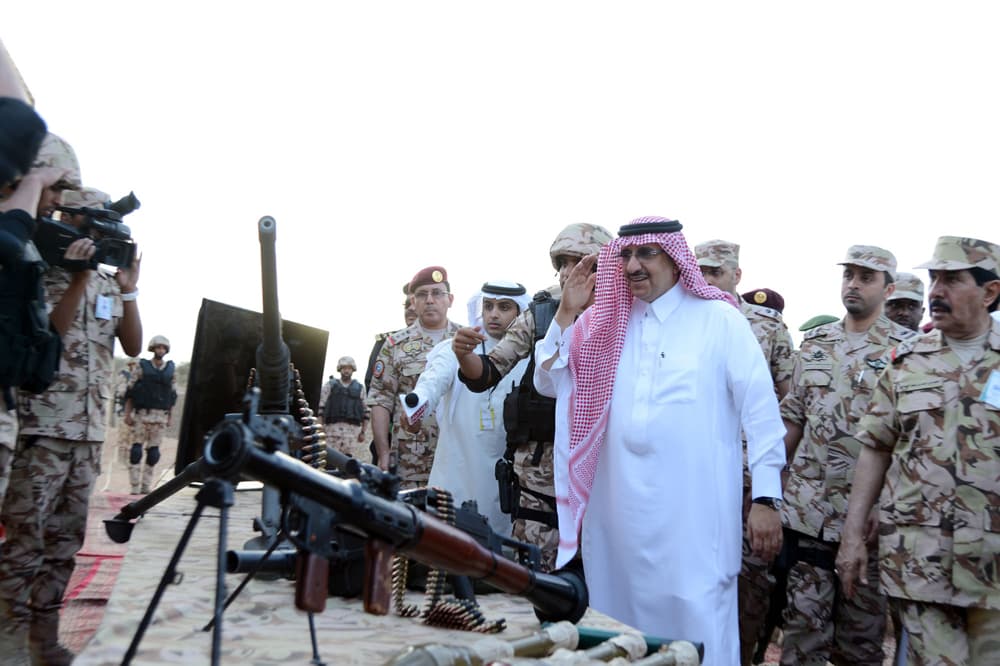 قصة مصورة.. استعراض تشكيلات الصاعقة ومكافحة الإرهاب