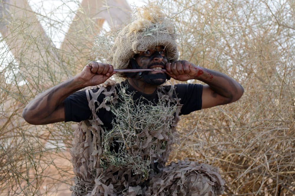 قصة مصورة.. استعراض تشكيلات الصاعقة ومكافحة الإرهاب