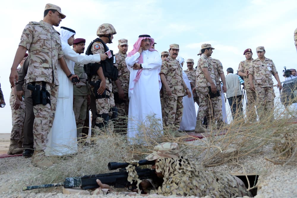 قصة مصورة.. استعراض تشكيلات الصاعقة ومكافحة الإرهاب