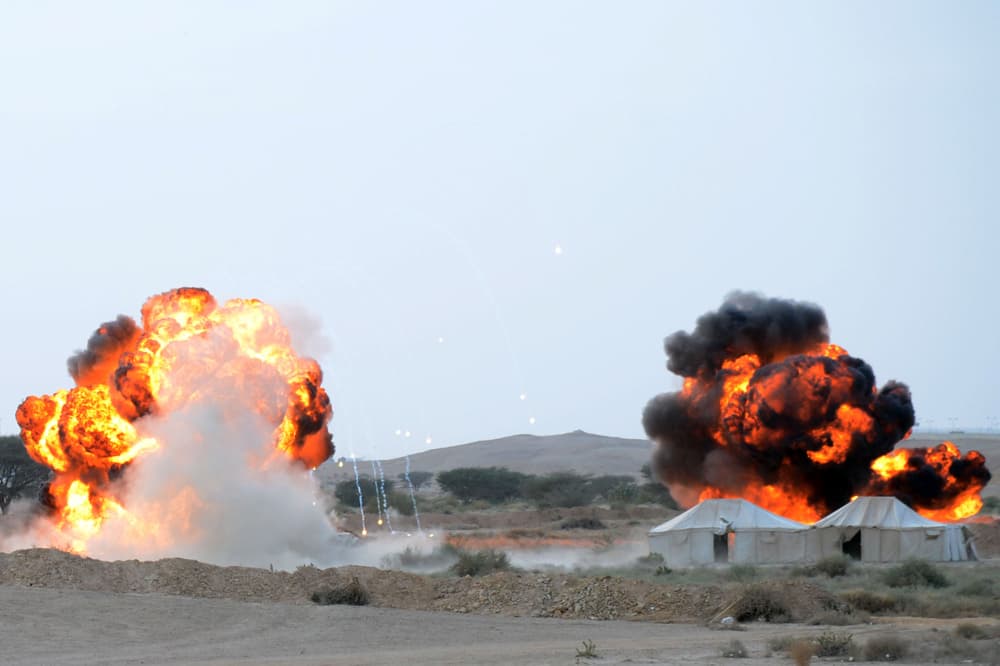 قصة مصورة.. استعراض تشكيلات الصاعقة ومكافحة الإرهاب