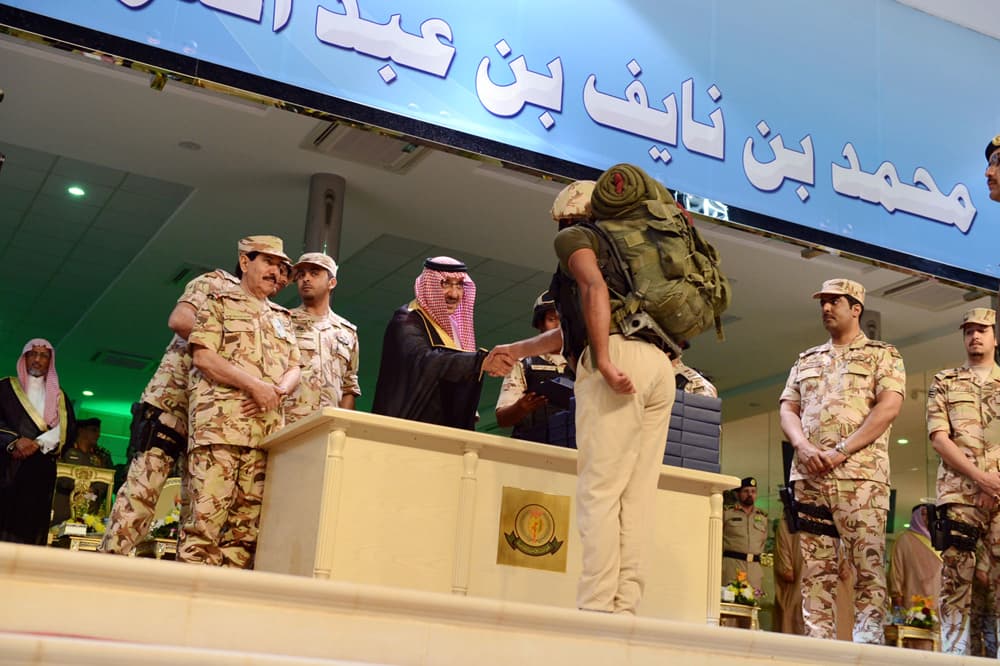 قصة مصورة.. استعراض تشكيلات الصاعقة ومكافحة الإرهاب