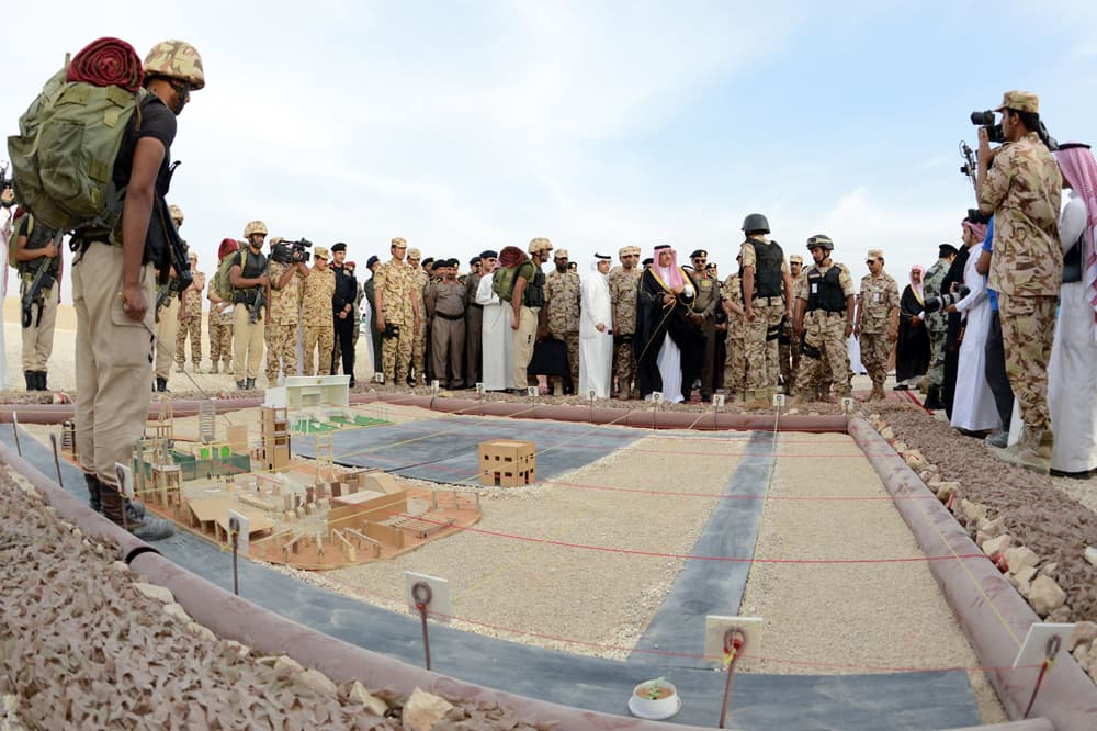 قصة مصورة.. استعراض تشكيلات الصاعقة ومكافحة الإرهاب