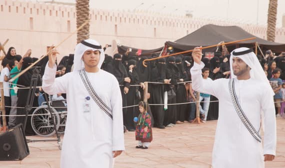 «الفرح والحرب» يمتزجان في رقصة اليولة الإماراتية