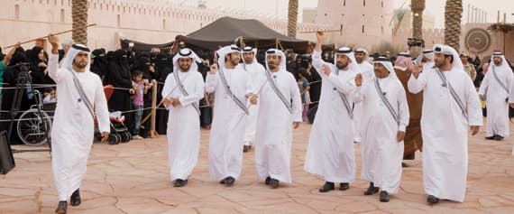 «الفرح والحرب» يمتزجان في رقصة اليولة الإماراتية