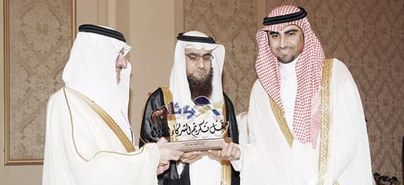 أمير الشرقية يكرم مجموعة «الوابل العقارية» لدعمها جمعية وئام الخيرية