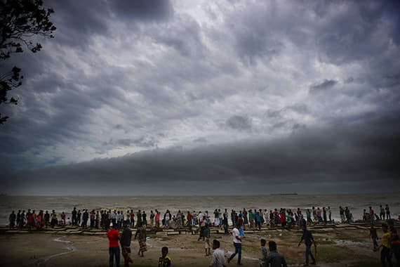 ارتفاع حصيلة ضحايا الإعصار "محاسن" إلى 17 شخصا في بنجلاديش