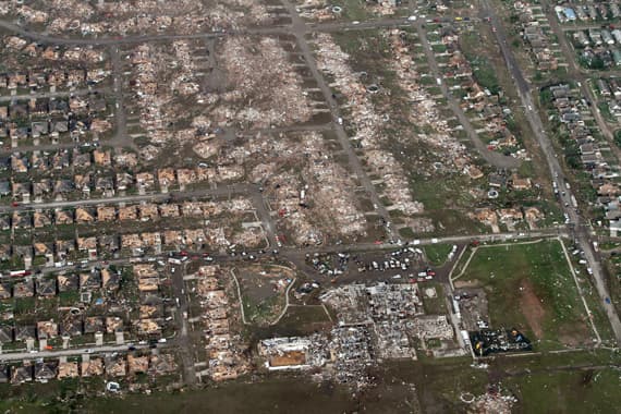 قصة مصورة : إعصار أوكلاهوما يقتل 91 شخصا