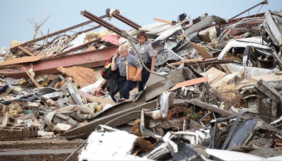 قصة مصورة : إعصار أوكلاهوما يقتل 91 شخصا