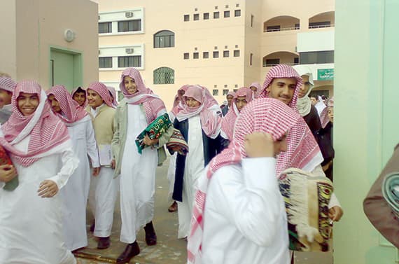 «التربية» تتصدى لـ «البويات» بالتعاقد السلوكي