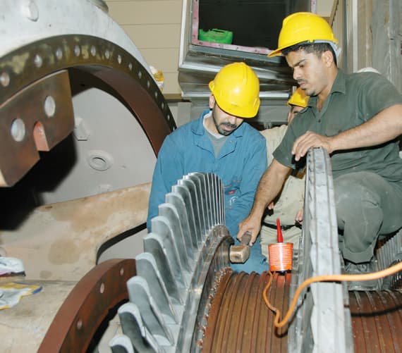 الكهرباء تصل إلى 12485 مدينة وقرية وهجرة و6.8 مليون مشترك بنهاية مارس 2013