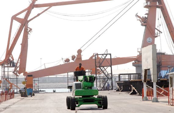 ميناء الدمام .. ارتفاع أجور الشحن 8 % خلال 2013