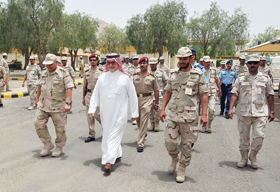 التأسيس لمستشفى قاعدة الملك خالد ومبنى قيادة الرصد الجوي