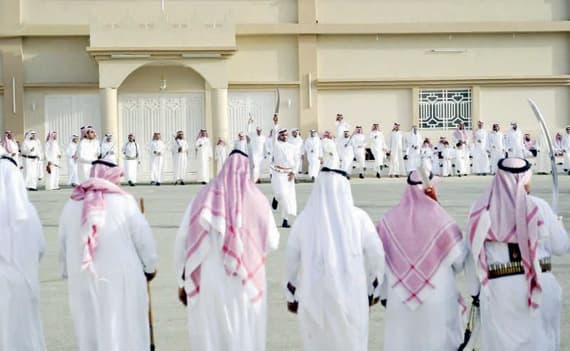 العرضة الشعبية في الباحة .. من تاريخ الحروب إلى قاعات الأفراح