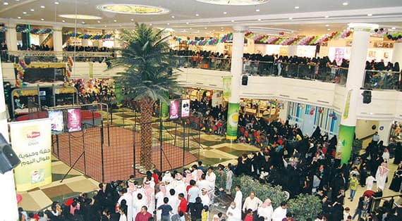 مراكز التسوق الكبرى .. متنفس  العائلات السعودية