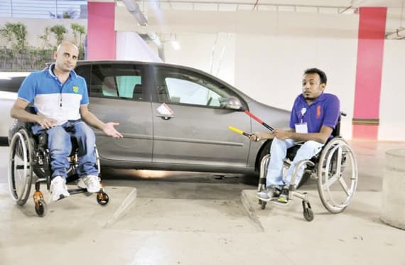 مواقف سيارات المعوقين بين التوعية وغياب الأرقام الرسمية