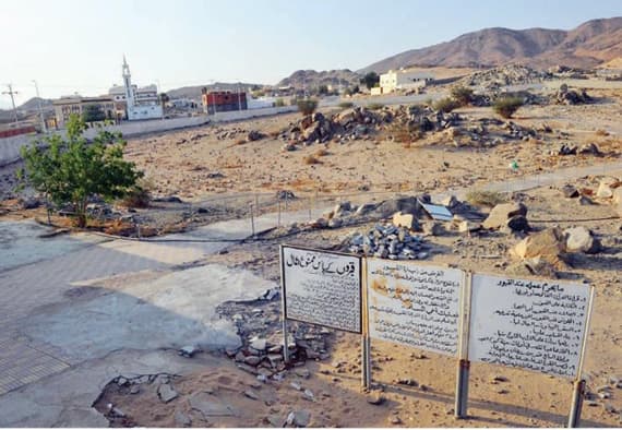 موقع غزوة بدر الكبرى يجذب الصائمين قبل الغروب