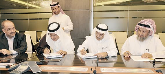 «الكهرباء» توقع 6 عقود لتنفيذ محطات تحويل في مختلف المناطق