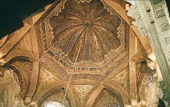 جامع حسن عناني .. أحد المعالم المميزة على كورنيش جدة