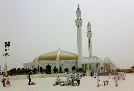 جامع حسن عناني .. أحد المعالم المميزة على كورنيش جدة